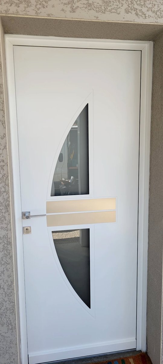 Porte blindée blanche design sur-mesure Savoie