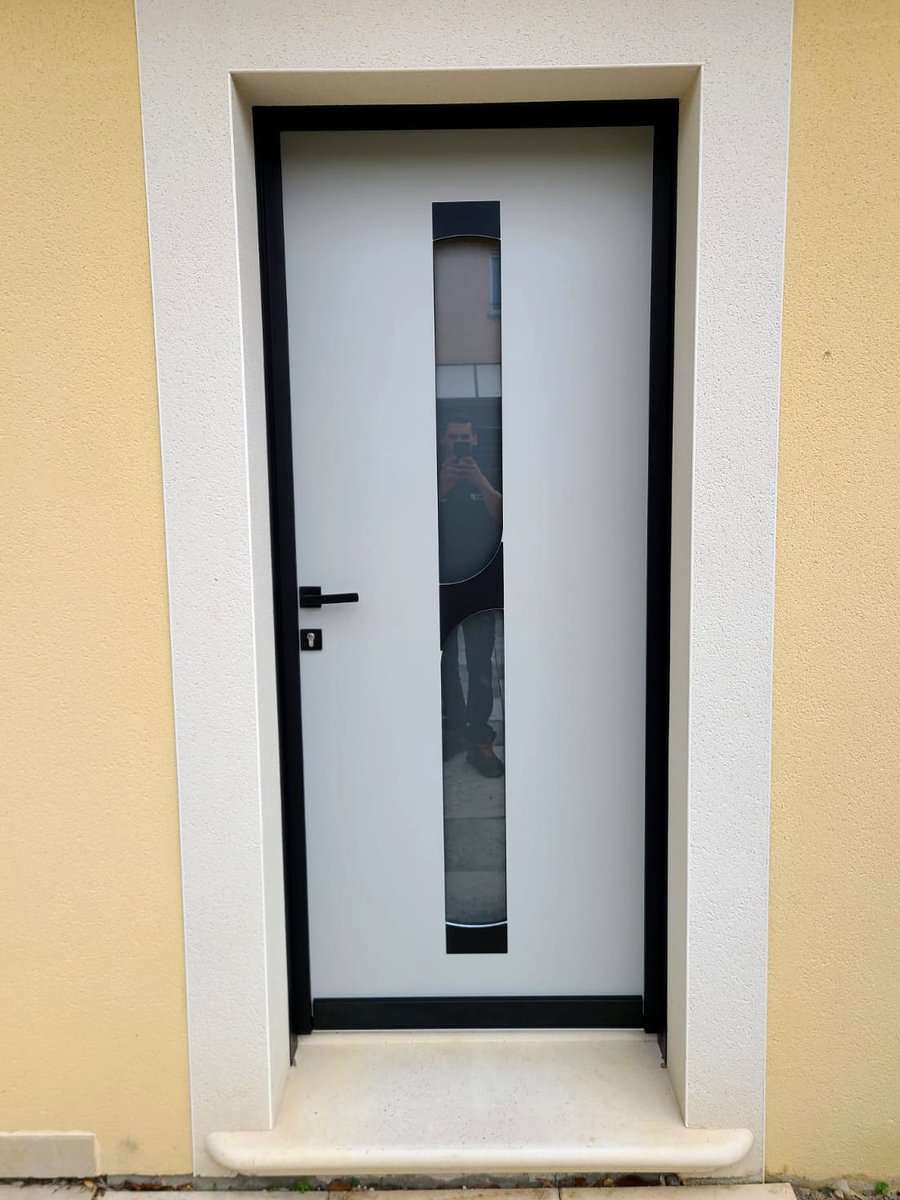 Porte blindée blanche vitrée maison individuelle Savoie