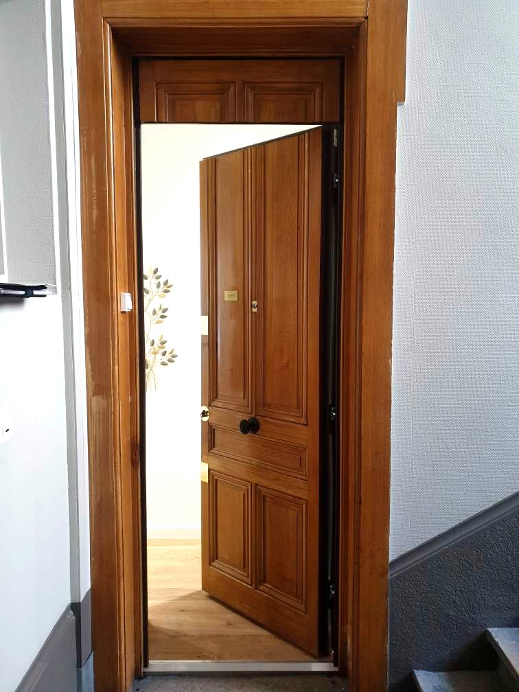 Porte blindée bois ouverte Chambéry